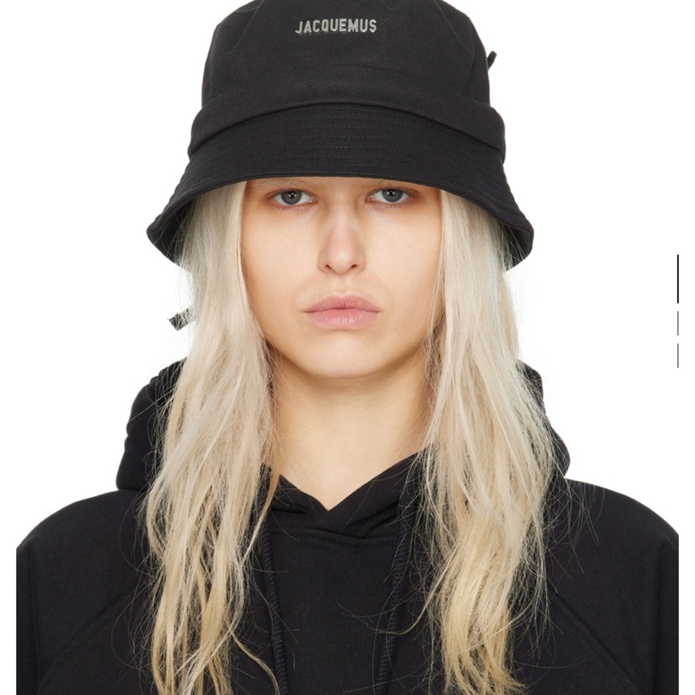 Jacquemus Black and White Label Detail